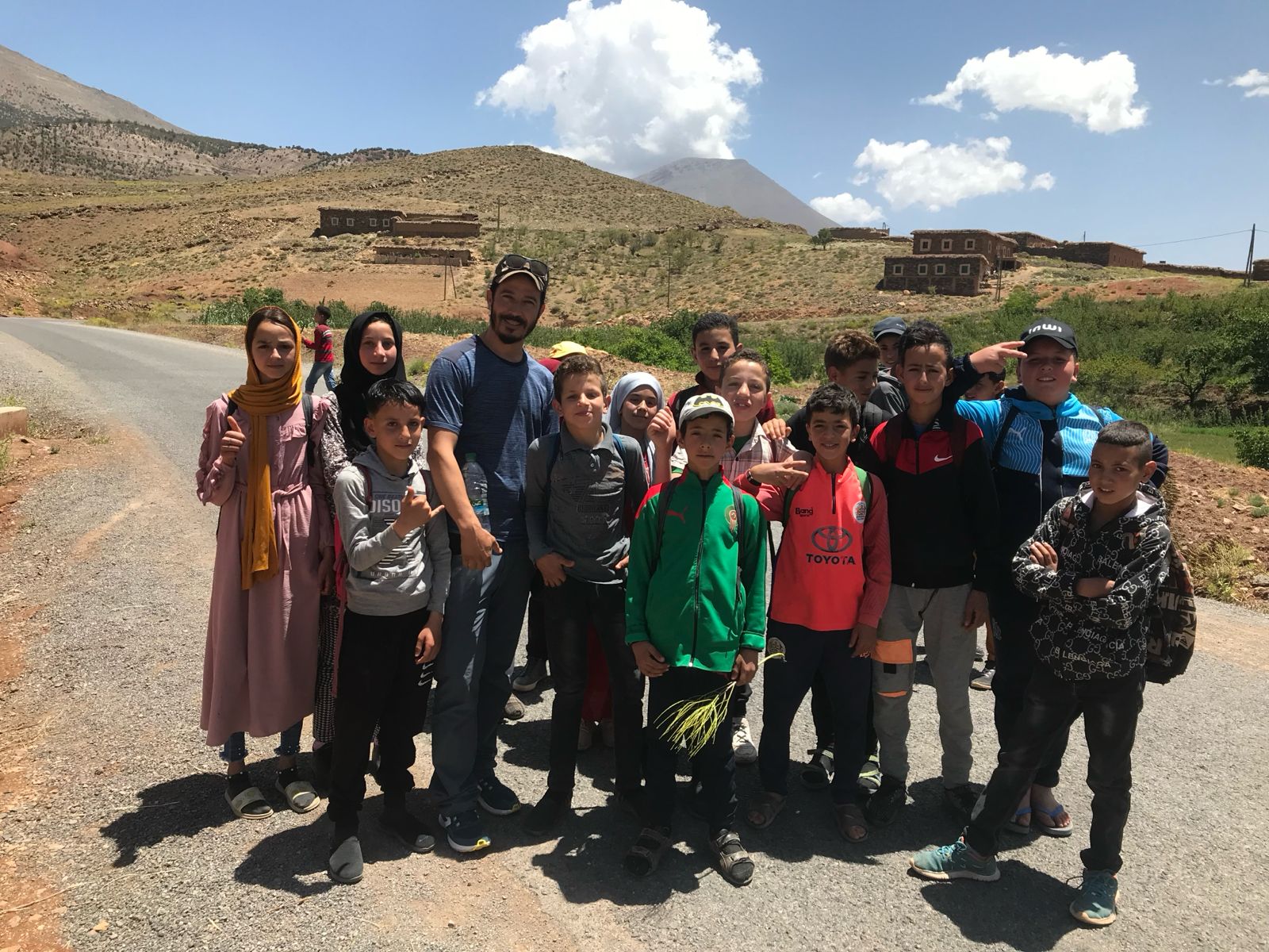Missions humanitaires de terrain et lien fraternel avec les enfants et familles du Haut-Atlas