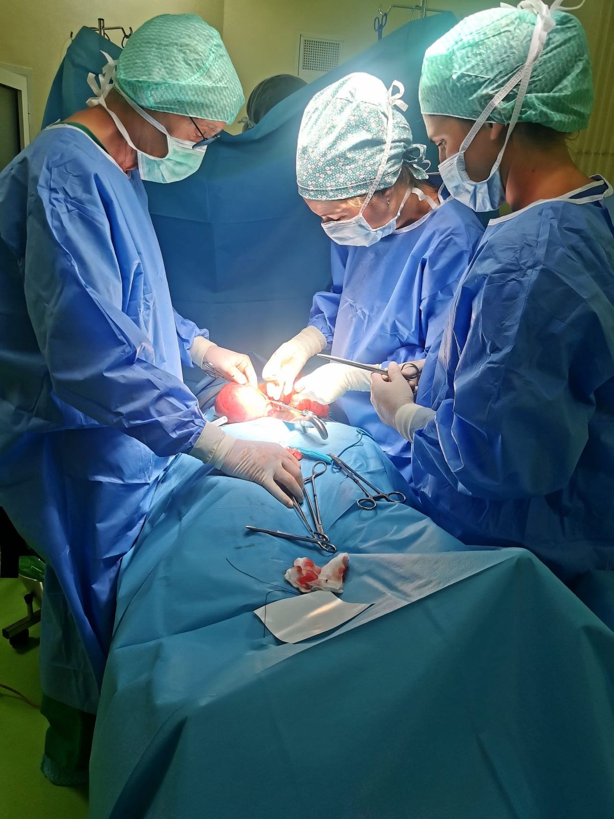 Chirurgiens de l’AMDAM en pleine opération